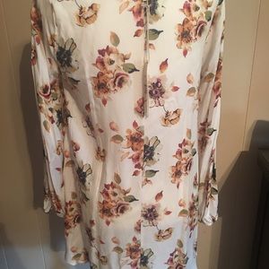 Together you and I Tops - ❤️ V- Neck Floral Boutique Tunic Top Together you and I Tops - ❤️ V- Neck Floral Boutique Tunic Top